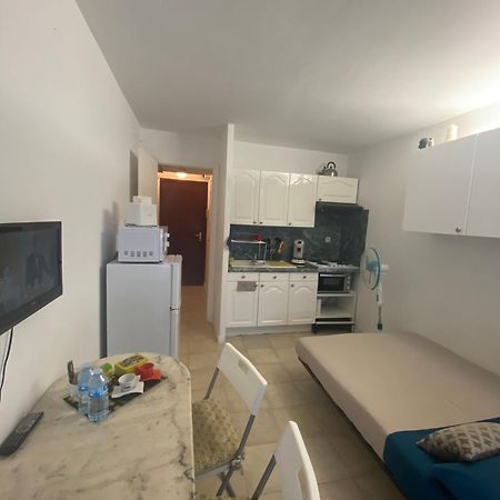 Joli Studio Neuf Av Terrasse A 50 M De La Mer Et Gare Roquebrune-Cap-Martin Kültér fotó